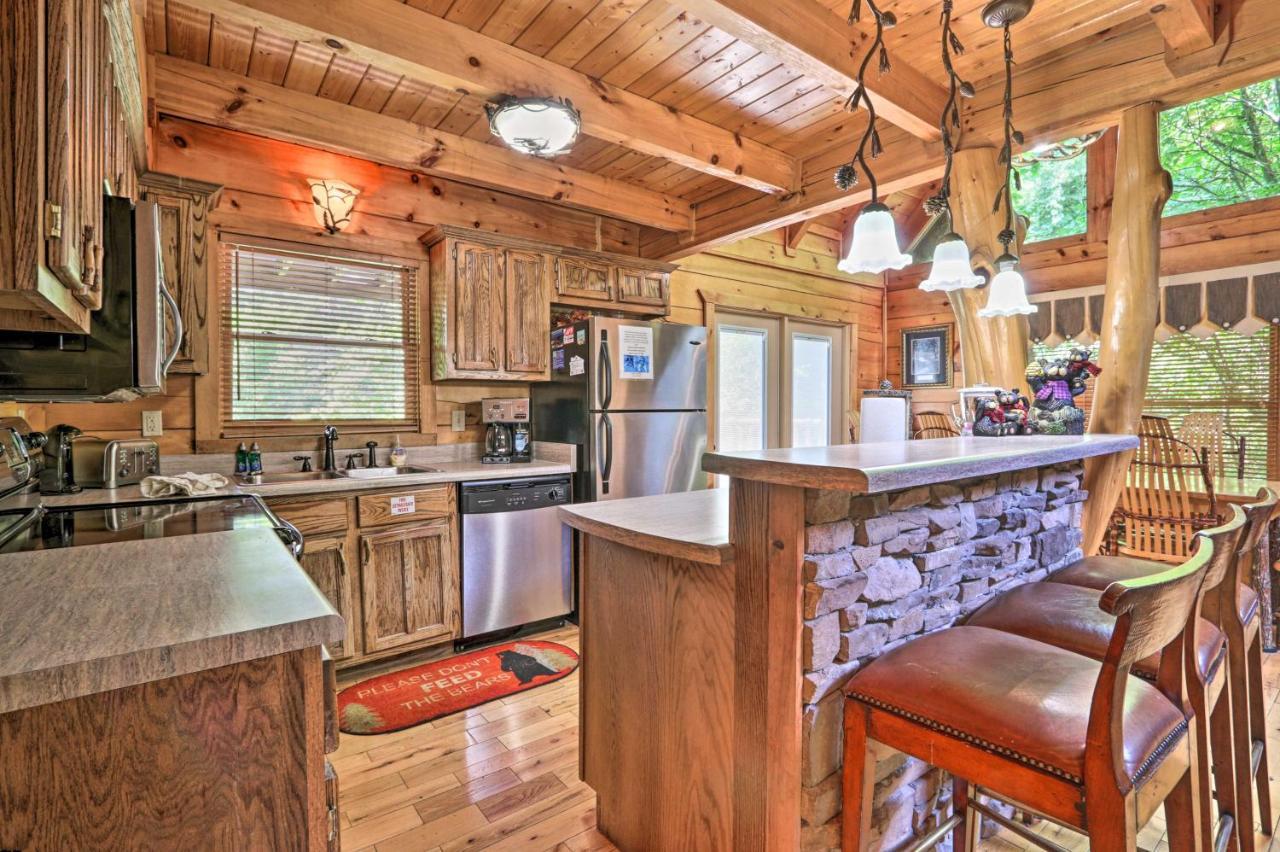 Pigeon Forge Getaway With Covered Patio And Hot Tub! Exterior photo